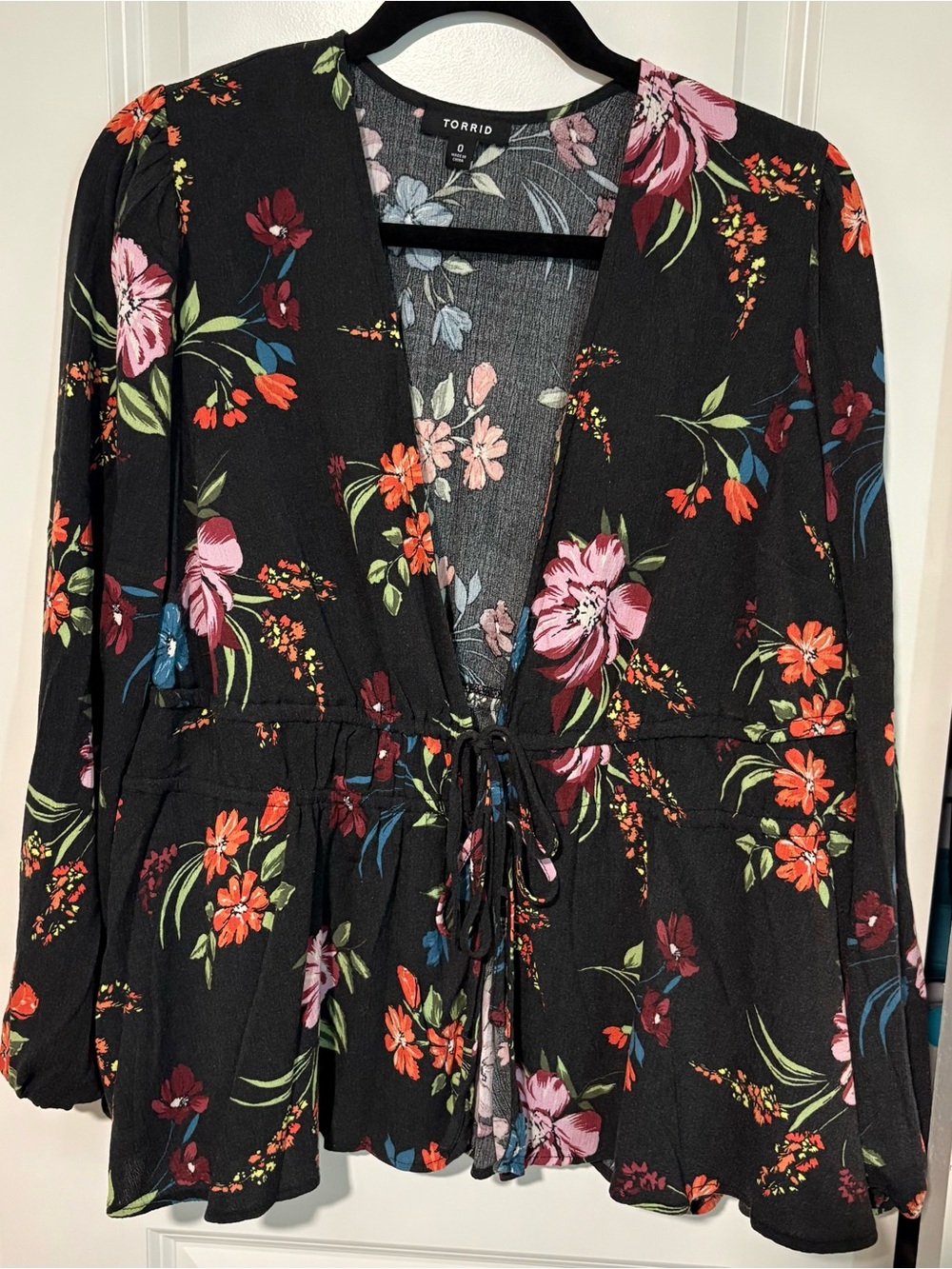 Torrid Black Floral Tie Front Peplum Top Size 0